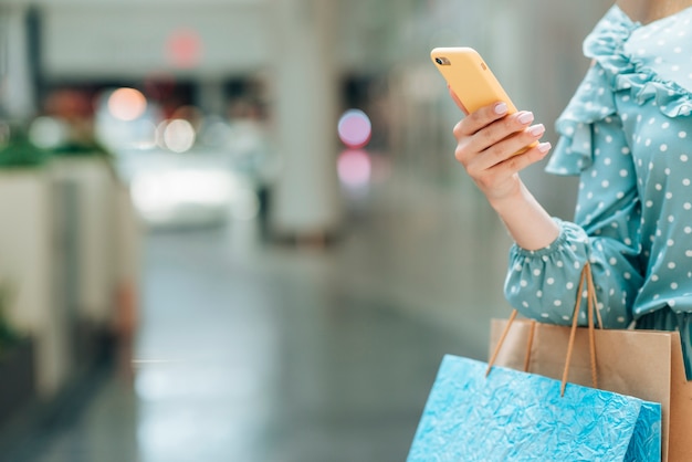 10 Essential Mobile Applications for Your Holiday Shopping Needs