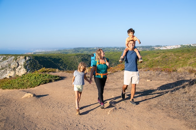 12 Guidelines for Budget-Friendly Family Travel