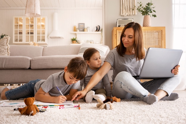 6 Excellent Applications for Locating Affordable Family Entertainments