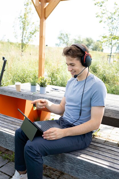 6 Portable Side Jobs You Can Pursue Anywhere