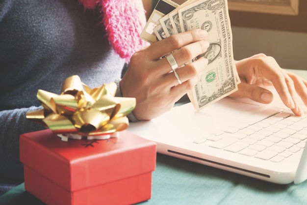 7 Smart Strategies to Earn Additional Cash for Christmas