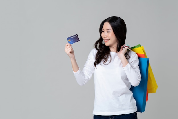 Advantages and Disadvantages of Utilizing a Credit Card for School Supplies Shopping