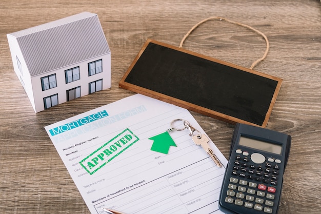 Comparing Home Equity Line of Credit and Home Equity Loans: Advantages and Disadvantages